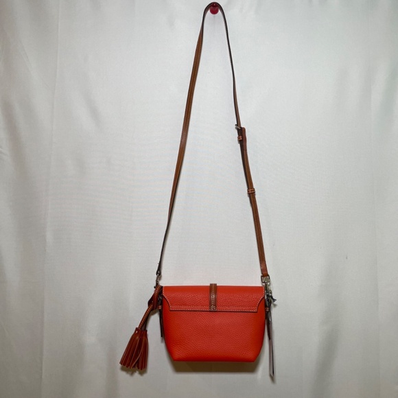 NEW WITH TAGS! DOONEY & BOURKE ALL LEATHER CROSSBODY BAG - Picture 2 of 7
